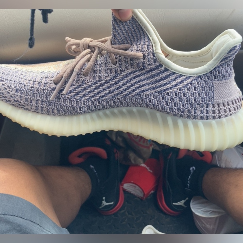 Yeezy ash pearl size 10.5M